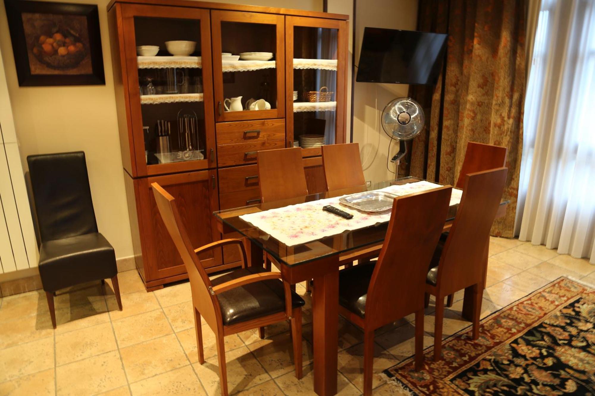 Apartamentos La Pontiga *** Infiesto Bilik gambar