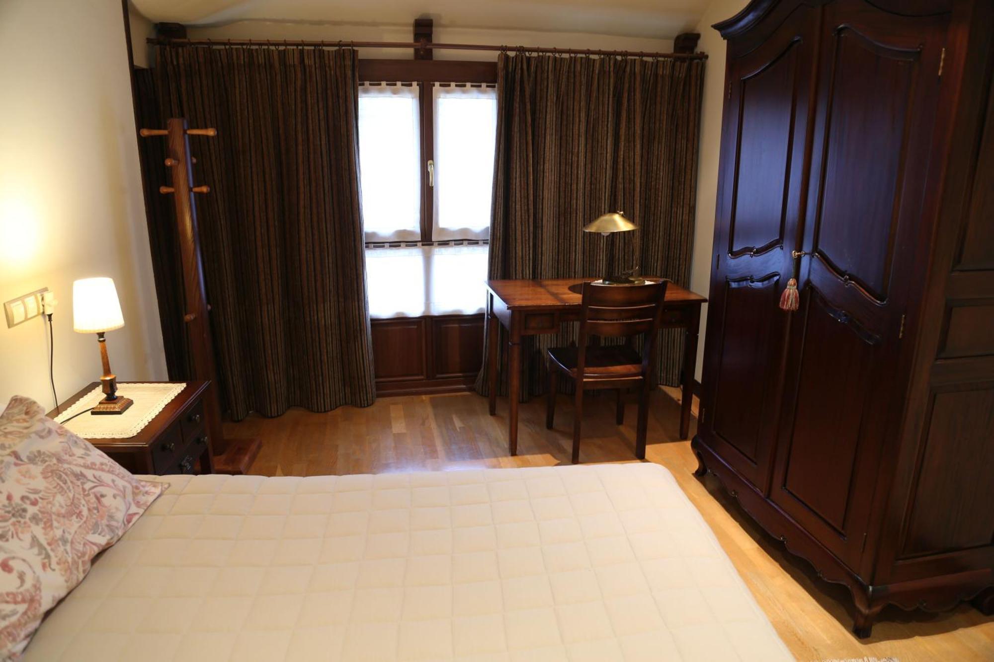 Apartamentos La Pontiga *** Infiesto Luaran gambar