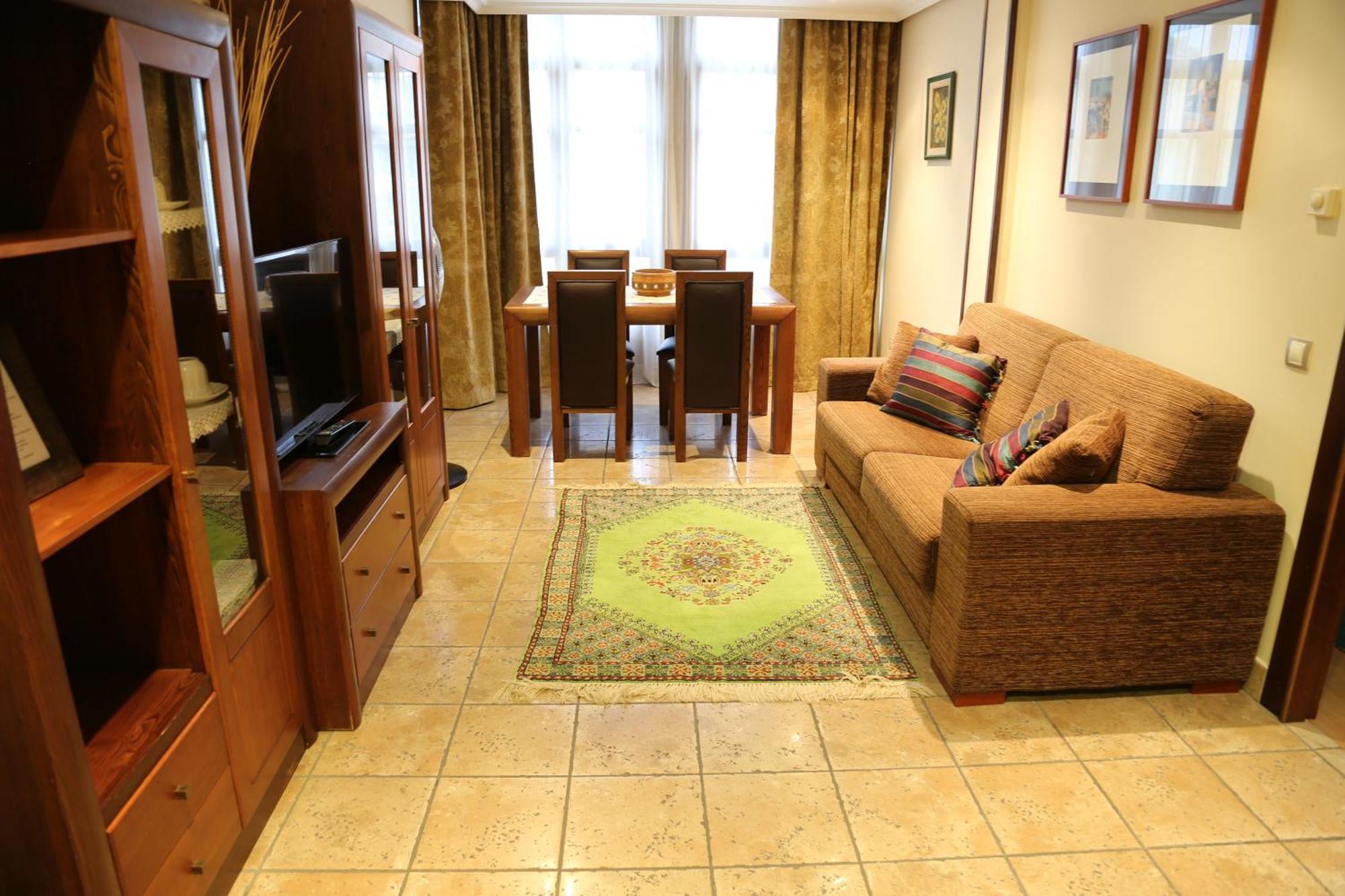Apartamentos La Pontiga *** Infiesto Bilik gambar
