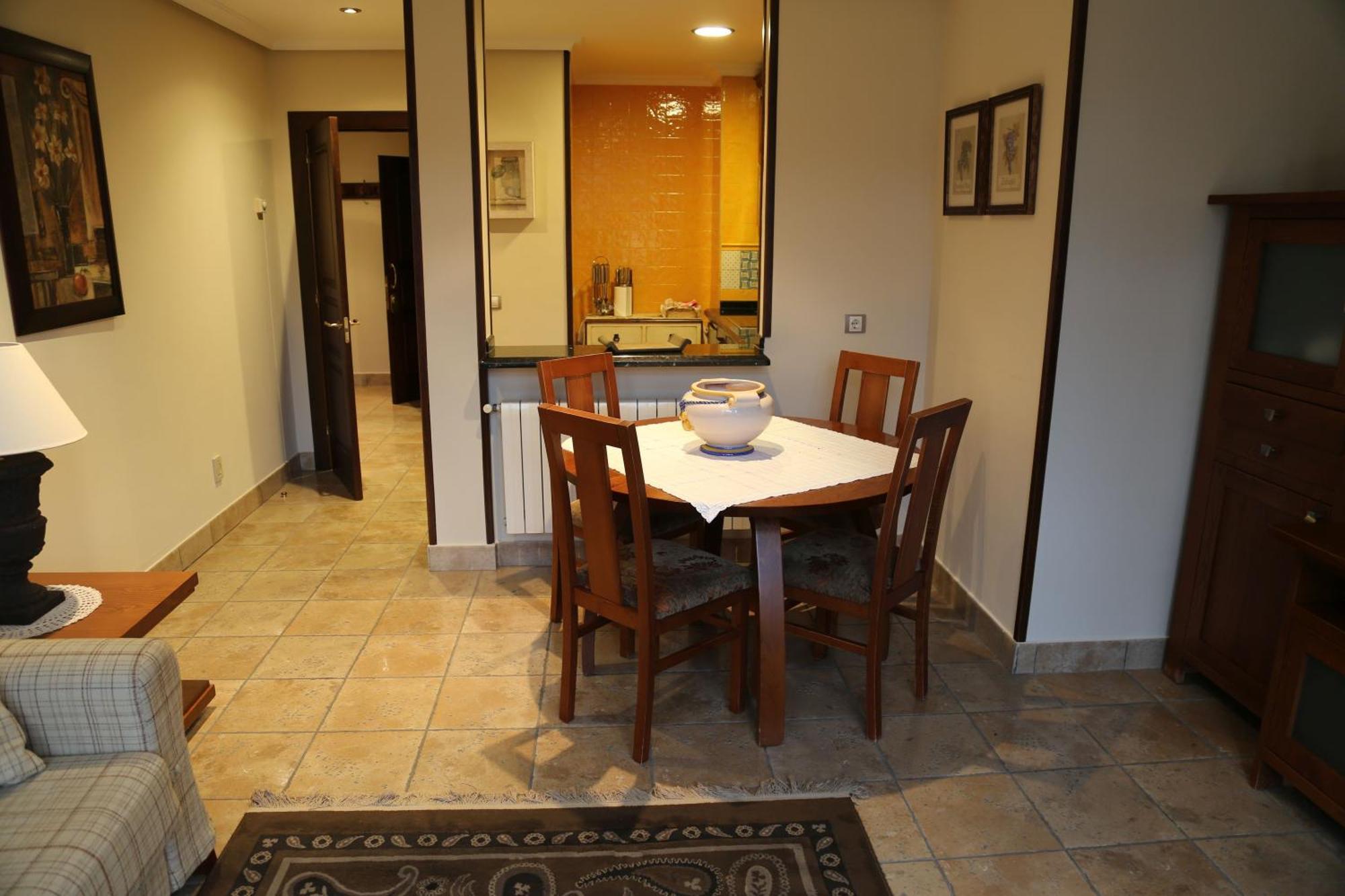Apartamentos La Pontiga *** Infiesto Bilik gambar