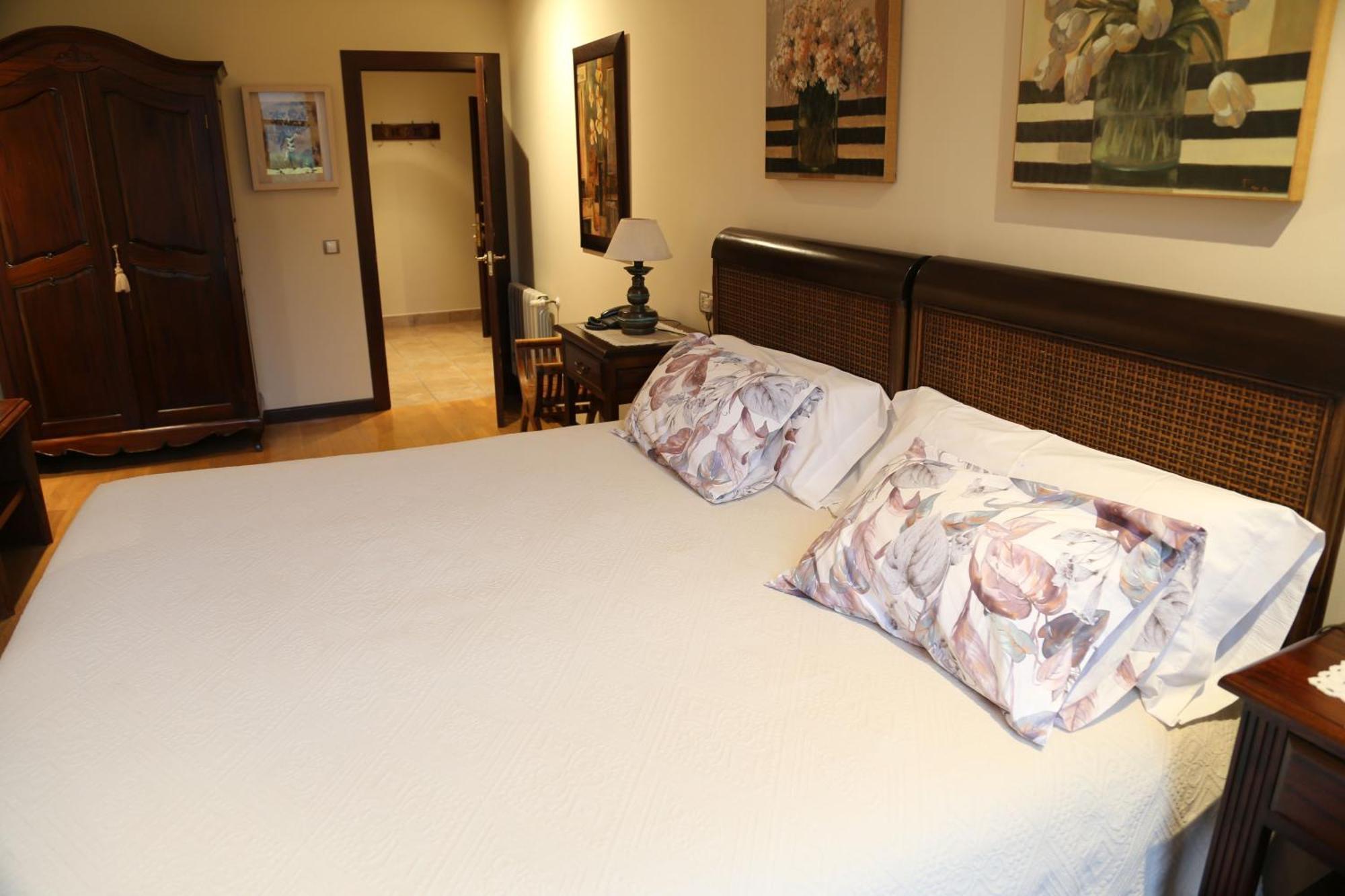 Apartamentos La Pontiga *** Infiesto Bilik gambar