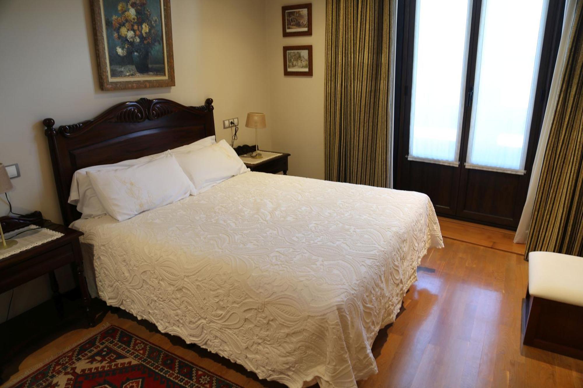 Apartamentos La Pontiga *** Infiesto Bilik gambar